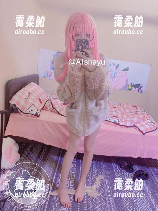 看着AT鲨的高清圣诞麋鹿，唉，谁能告诉我这什么设定？