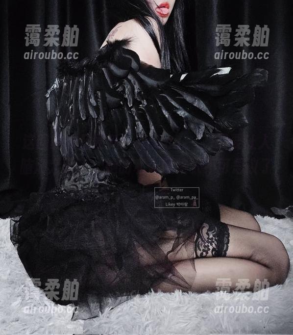 这回的作品更新，Aram(아람)又要让人脑洞大开了，她的私人网络太不可思议了！