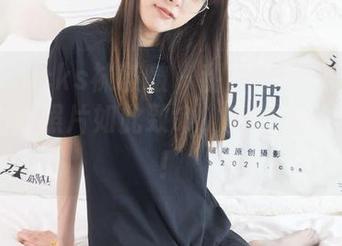 BoBoSocks袜啵啵 - 甜甜圈的厚白丝搭档，高清照片如此致命，真想给她个点赞！