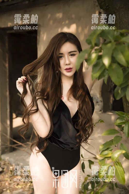 GIRLT果团网 - 无聊时，翻翻龚玥菲的浴缸套图，资源补给没问题。