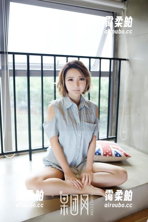 GIRLT果团网-龚玥菲 GIRLT果团网 - 黑色套图新鲜出炉,龚玥菲居然能让简单的黑色生出趣味,咋回事?