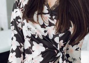 HuaYang花漾 - 自从看了小海臀的修女作品，我开始怀疑她是隐藏的女神！