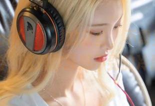 Hyoyeon(김효연)的灰丝，不需要圣光的粉嫩加持，这是你预想不到的冷静之美！