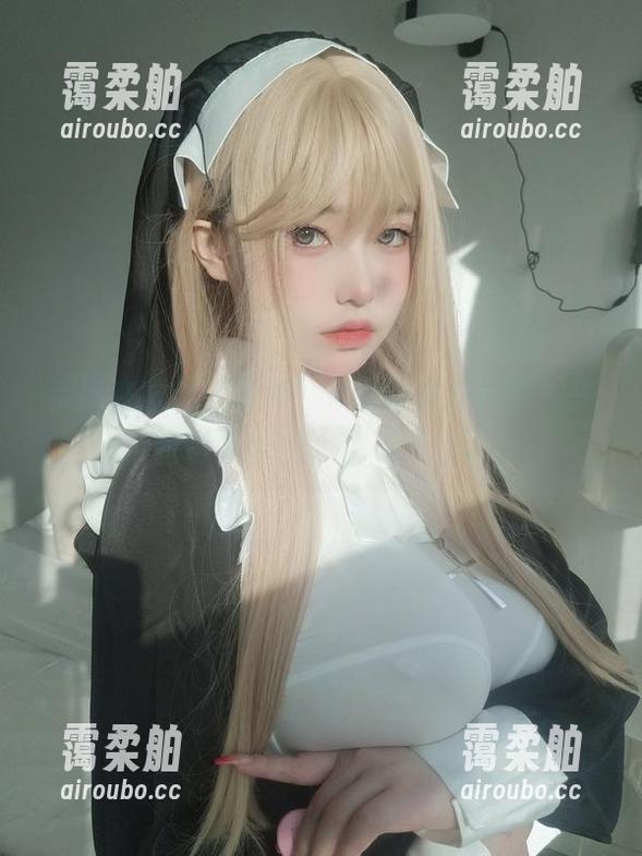 手指在键盘上跳舞，K酱的办公室在线美图引人遐想，这不禁止。