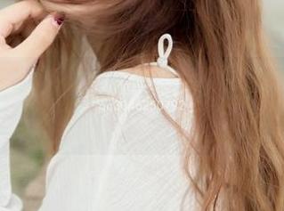 MSLASS梦丝女神 - 私拍炸裂？还不如来看玥玥在白色空间里无意识的灵魂游荡。