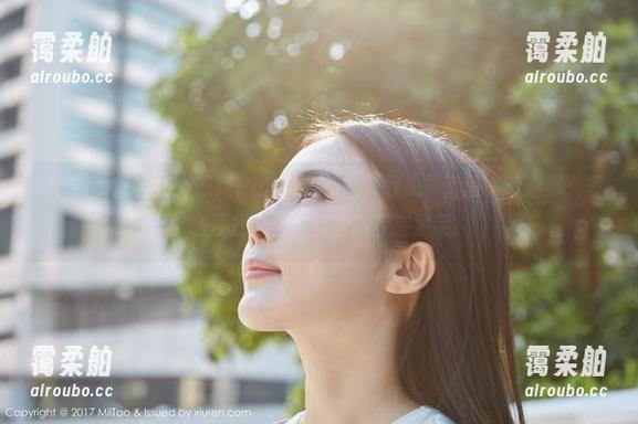 MiiTao蜜桃社 - 佩琦Pinky带你看“双人”套图，精选那么多，随便找个角落就能停下来发呆。
