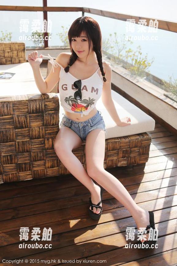 MyGirl美媛馆 - 小海臀rena的福利，图集里的裸足很可能导致我开始想买新的涂饰，双手捂脸。