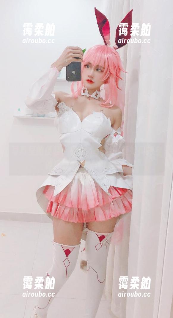 写真里的便装，看PingPing是如何把宝钟玛琳的气质诠释的。