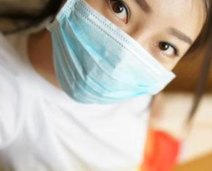 全套的ROSI白色丝袜，穿上仿佛整个人都被点亮，想拼命让别人看见啊！