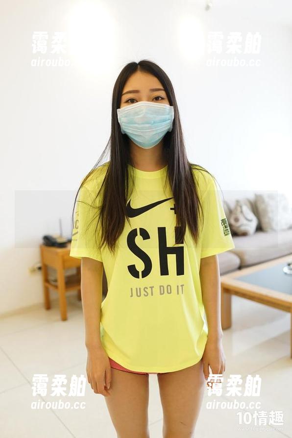 ROSI的嫩学妹制服，看得我想重回校园，咱也来点书本上的浪漫吧？
