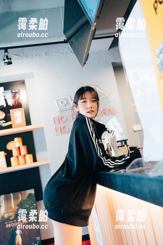 私房图片集锦：水手服与Sonson(손손)的醉人相遇