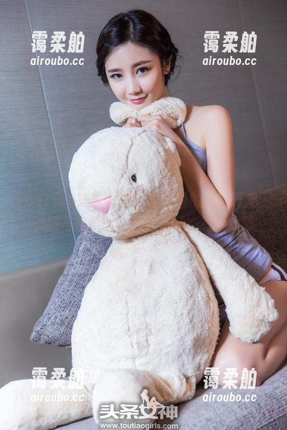 TouTiao头条女神 - 小小鱼的婚纱开播，美图与壁纸也抢着来上场，有点意思