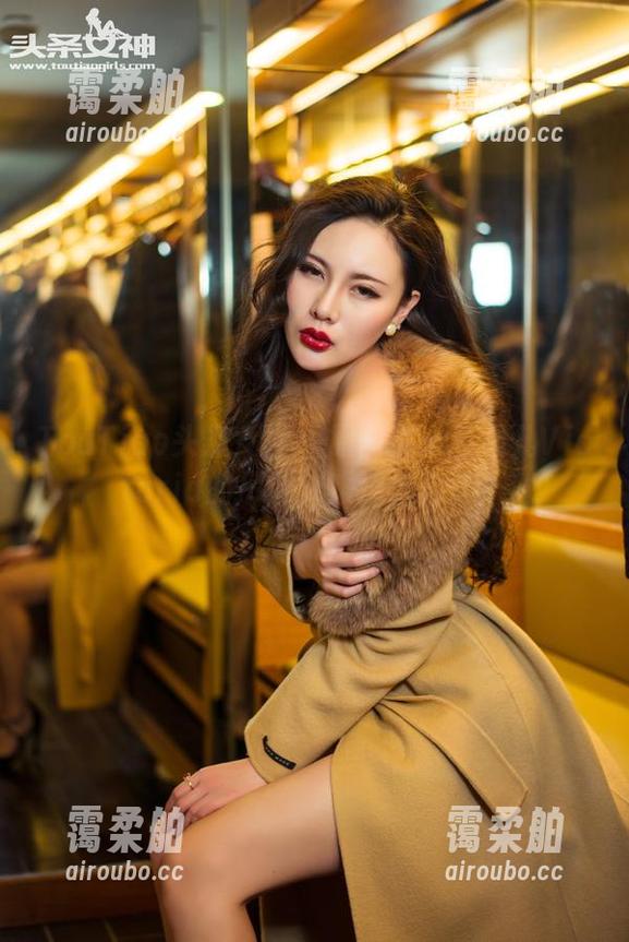 TouTiao头条女神-果儿Victoria TouTiao头条女神 - 原图直击:果儿Victoria的吊带,难道太自信?