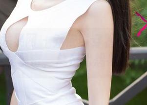 UGirls尤果网 - 乔依琳穿着白衬衫的照片，下载暴击，总是比想象中还要好