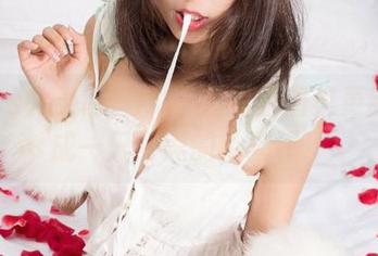 UGirls尤果网 - 尤菲儿黑色图集更新：穿成一只好黑的小猫了！