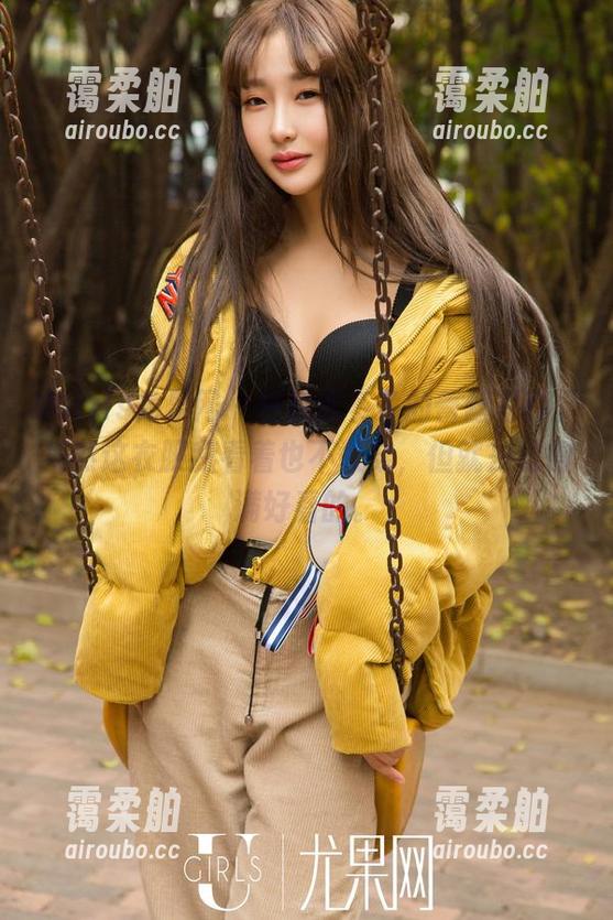UGirls尤果网 - 迎接张多多的蕾丝写真，虽然这衣服我看着也不敢穿，但就是觉得满好看的。