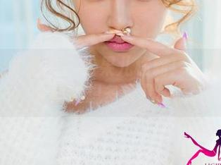 UGirls尤果网 - 松果儿称霸！女王套图让人偷偷想多看几眼。