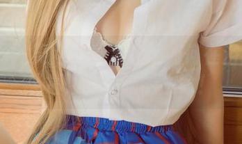 UGirls尤果网 - 看金美子如何在浴缸中赋予高清写真新的生命！