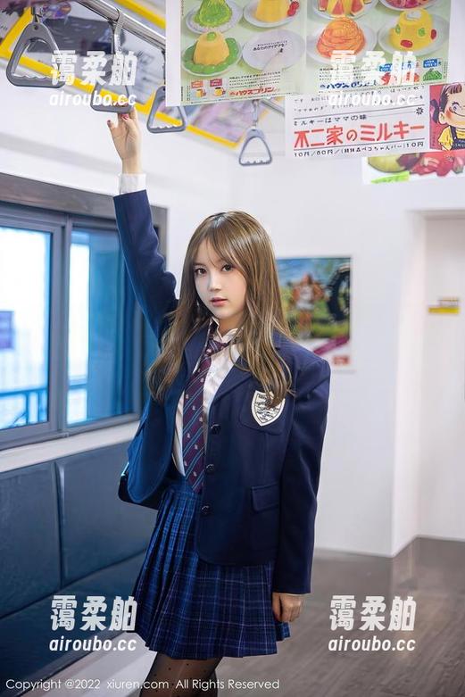 Xiuren秀人网 - 夏晓Maggy的清纯写真：在网盘里找寻那一丝纯粹