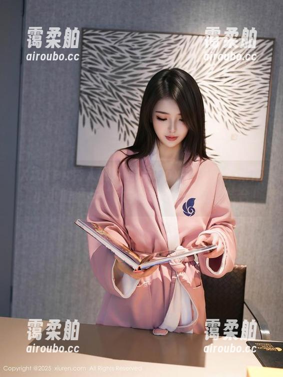 Xiuren秀人网-奈奈Fox Xiuren秀人网 - 奈奈Fox在线带来新作,小小眼镜与“大大梦想”的完美结合!