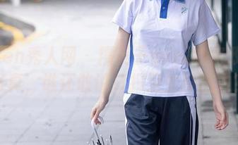 Xiuren秀人网 - 糯美子mini的家政制服写真，谁还敢说打扫卫生没魅力？