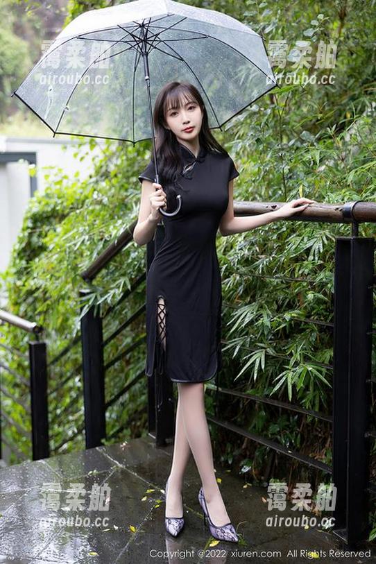 Xiuren秀人网 - 雨儿1494的夏天：图集里藏着每一个小秘密