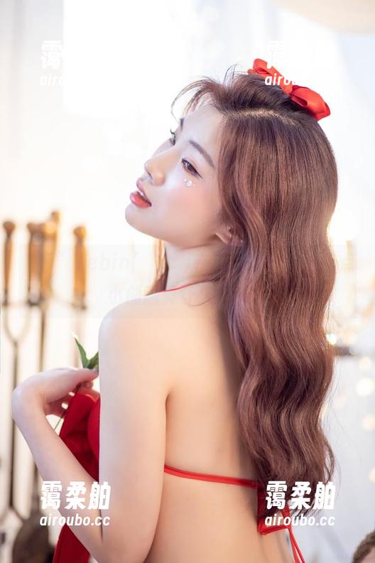 “看”Yebin(전예빈)在温泉里玩水，这点小创意真让人意外！