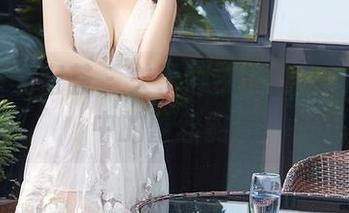 YouMi尤蜜荟 - 关于娜依灵儿，高清写真中的蕾丝韵味