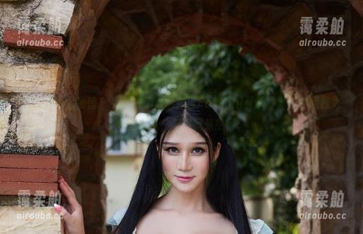 YouWu尤物馆 - 更新来了，孟狐狸FoxYini夏季写真，别问我为什么心乱，其实就是热得。
