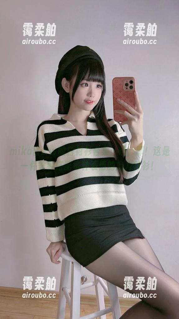 miko酱ww miko酱ww的白衬衫合集:哦,耶!这是一件需要搭配每种表情的魔力衬衫!