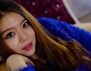 pans - 小鱼和另一个她——图片里那俩人是双胞胎吗？原图意外的有趣！