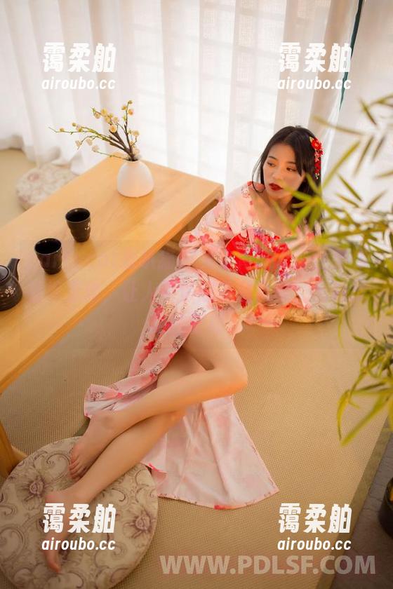 partycat轰趴猫-艾小青 partycat轰趴猫 - 艾小青来了!全新作品裤里丝,让人不停想多看几眼,无法抗拒的更新。