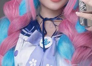 高清写真，浴缸里的roroki骷髅姬仿佛是在和泡沫聊天！
