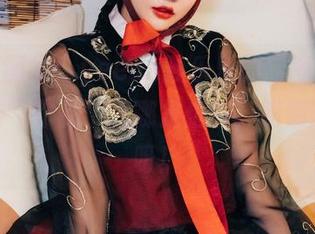 棒棒的图集：yeeun孙乐乐的“图书管理员女孩”作品，这哪是借书，明明想借你呀！