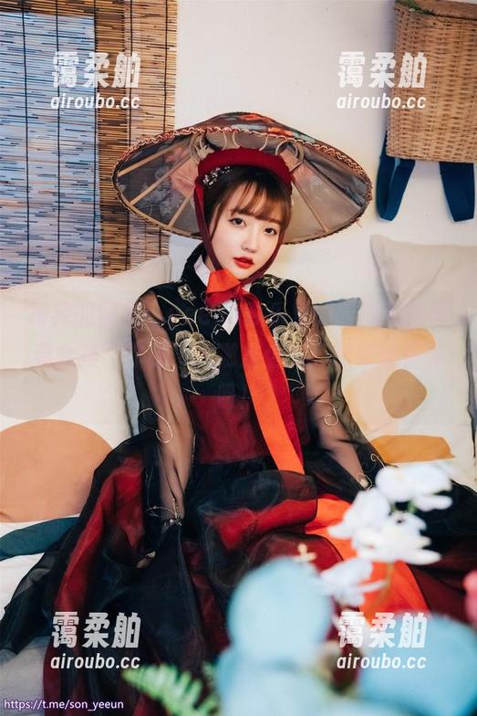 yeeun孙乐乐 棒棒的图集:yeeun孙乐乐的“图书管理员女孩”作品,这哪是借书,明明想借你呀!