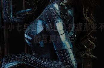 丽柜 - 小七与香丝助理：捕捉那些不经意的写真神态