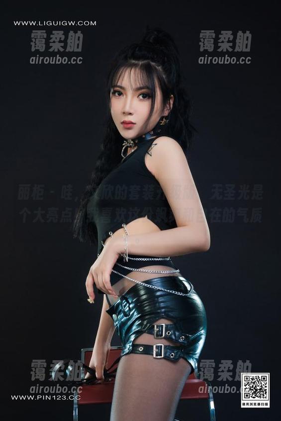 丽柜-文欣 丽柜 - 哇,文欣的套装升级版,无圣光是个大亮点!我喜欢这份飒爽和自在的气质。