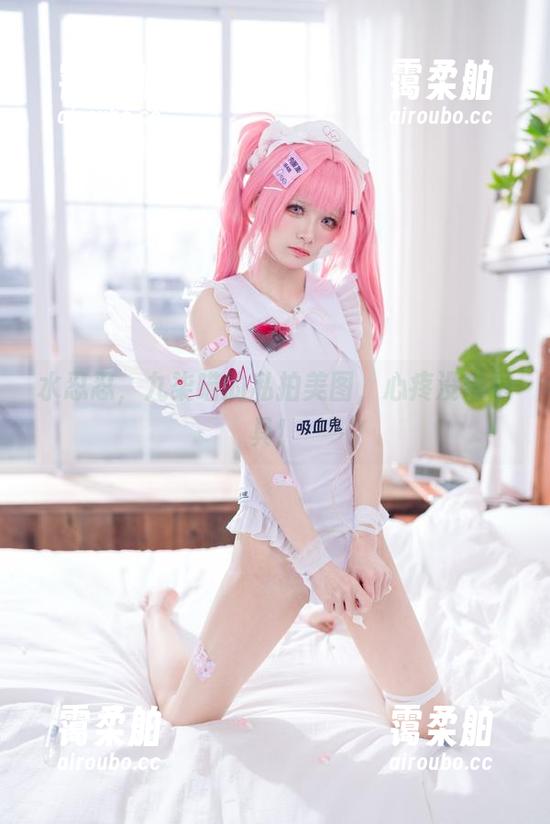 九柒喵 水忍忍,九柒喵的私拍美图,心疼没带雨具!