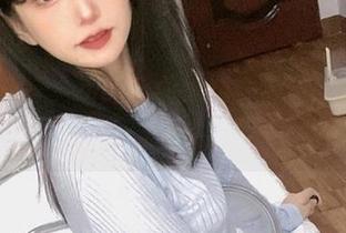 有仓鼠一样灵动的吉他妹妹，倦倦喵大胆的cos分享。