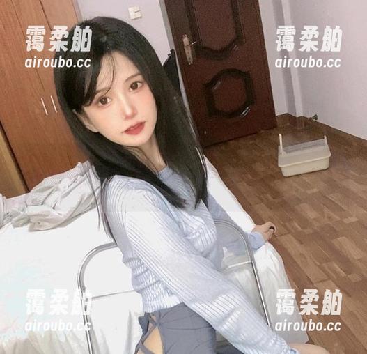 有仓鼠一样灵动的吉他妹妹，倦倦喵大胆的cos分享。