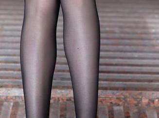 兔玩映画的写真，让粉白条与透明jk巧妙交错，真的蛋疼
