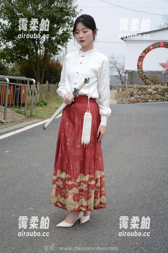 初夏女神-点点 初夏女神 - 点点的风华绝代,原图效果大于预期,套图中你能找到不一样的美吗?