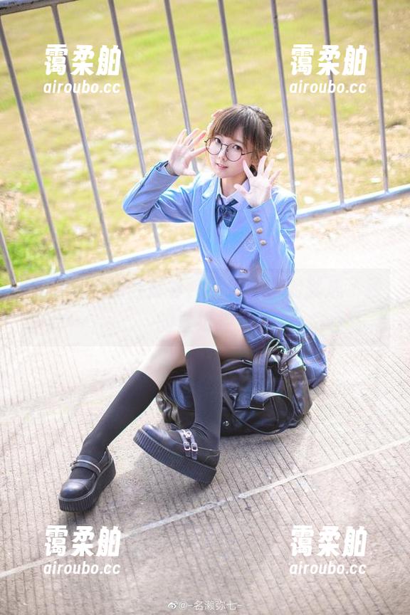 名濑弥七的白衬衫，不知怎么的就成了我的壁纸控！