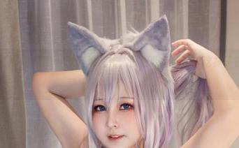 咔喵KANEKO的狐狸巫女高清大作，照得我直想问：这袜子在哪里买的？