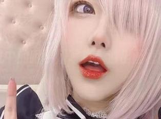 温柔夏风中的啾小妍写真，溢出画框的清新。
