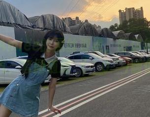 大肉丸Amiee的黑丝速递，陪你体验无圣光的霸气，套图随意〒(￣0￣)随便欣赏。