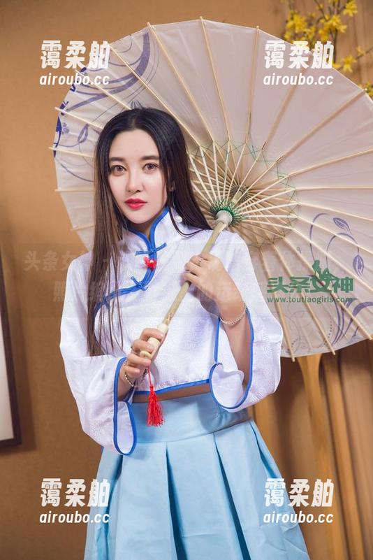 头条女神 - 谁能想到？易阳穿着体操服，照片缤纷，壁纸上的运动感满分！