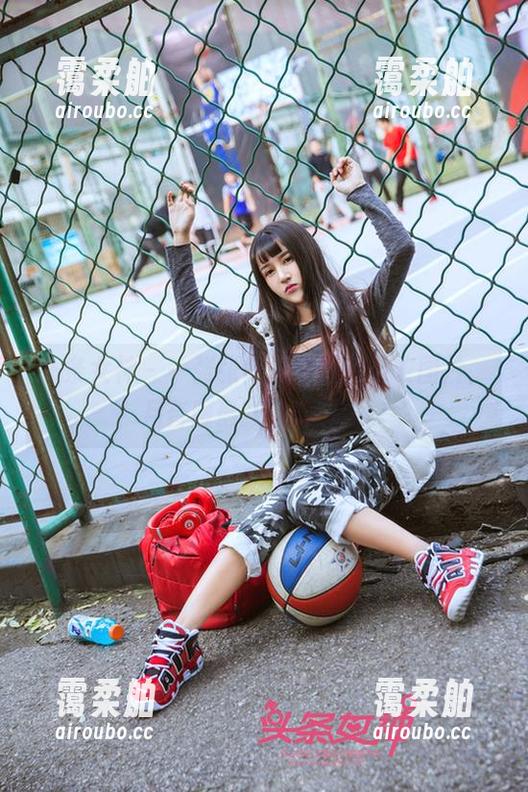 头条女神-月音瞳 头条女神 - 一张张令人咋舌的毛衣图片,月音瞳最新灵感迸发。