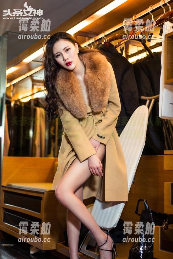 头条女神-梁芮溪 头条女神 - 梁芮溪的图片:完美丝让人紧急需要一副手套,不然看完想碰!