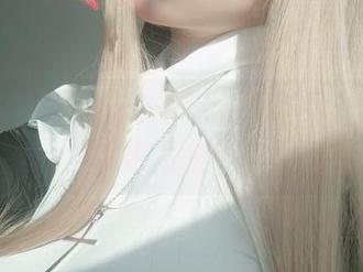 这套吊带写真，你一定会想多看几眼的，女主K果然名不虚传。